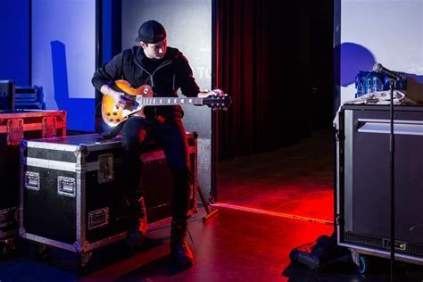 What is Backline in Music, and How Does It Shape the Live Performance Experience?